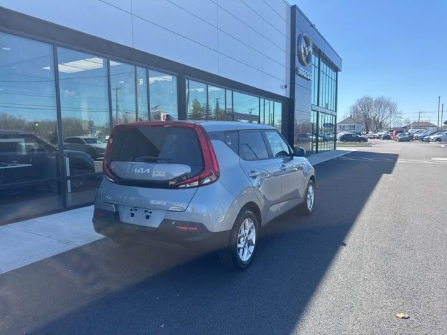 Used 2022 Kia Soul LX w/ Technology Package image 3