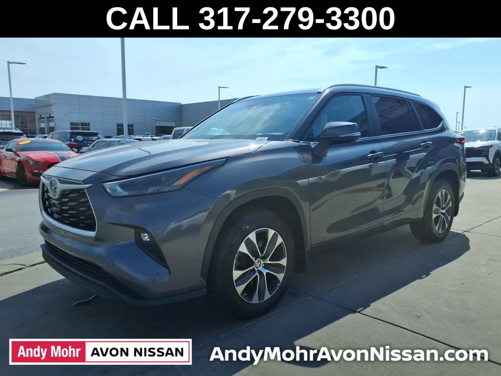 Used 2024 Toyota Highlander XLE AWD/4WD image 4