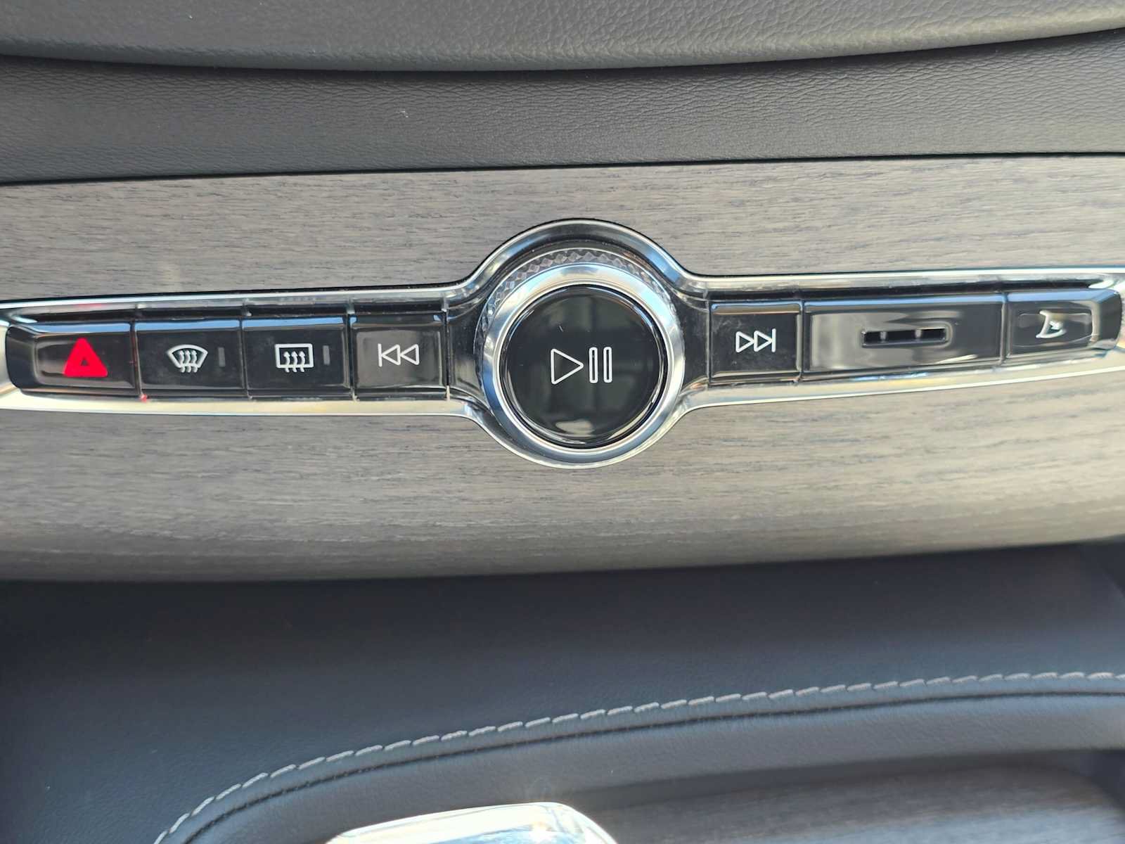 Used 2023 Volvo XC90 B6 Ultimate w/ Protection Package Premier AWD/4WD image 31