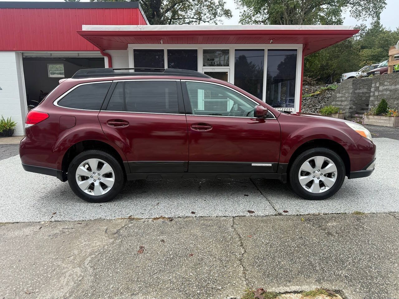 Used 2011 Subaru Outback 2.5i Premium AWD/4WD image 5