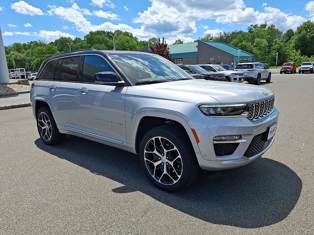 Used 2024 Jeep Grand Cherokee Summit AWD/4WD image 2