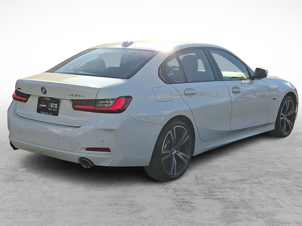 Used 2023 BMW 330e xDrive w/ Premium Package AWD/4WD image 4