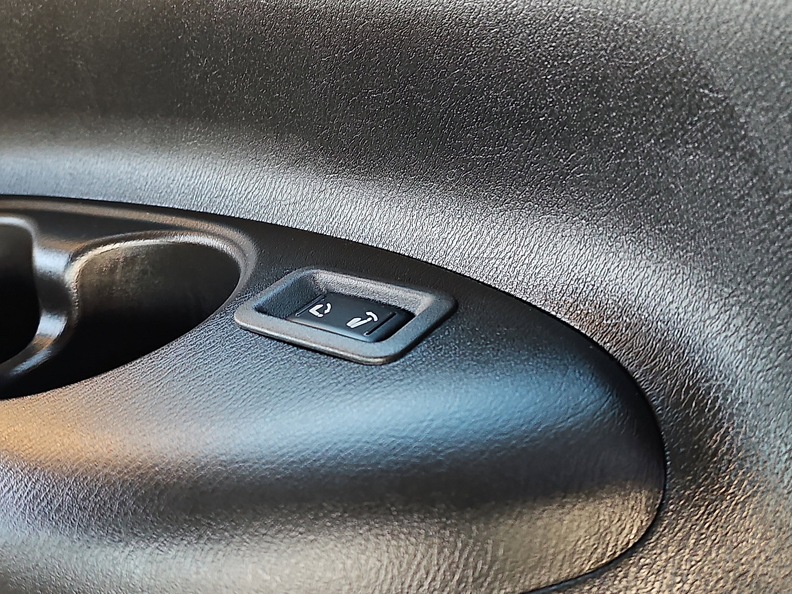 Certified 2022 Nissan Armada Platinum w/ Captain's Chairs Package image 11