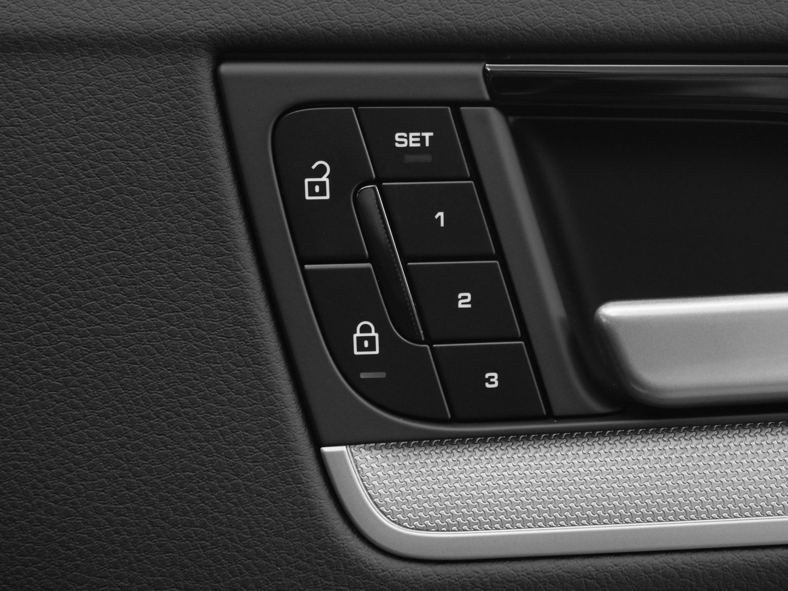 Used 2025 Porsche Cayenne image 19