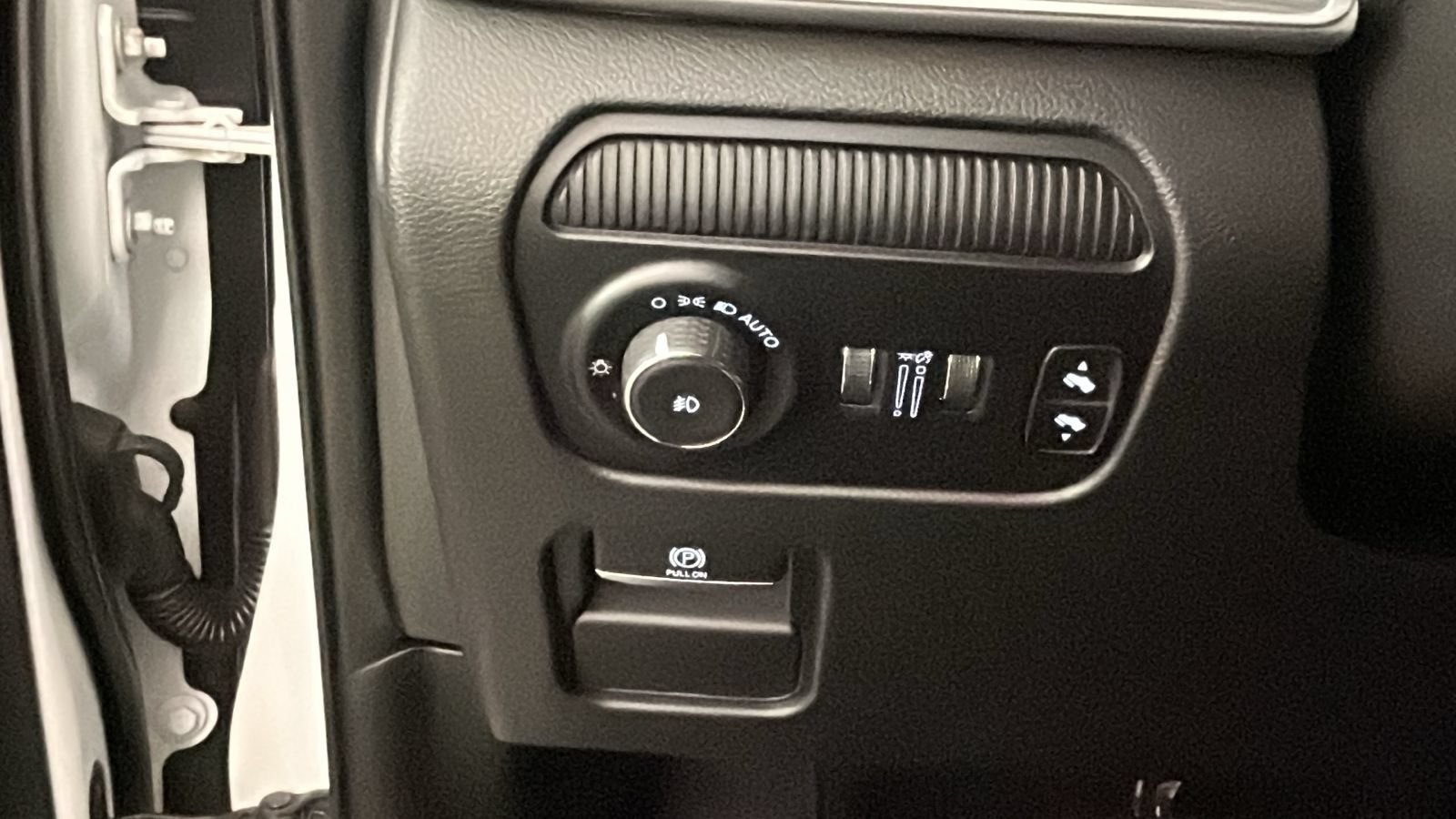 Used 2023 Jeep Wagoneer L Series II AWD/4WD image 20