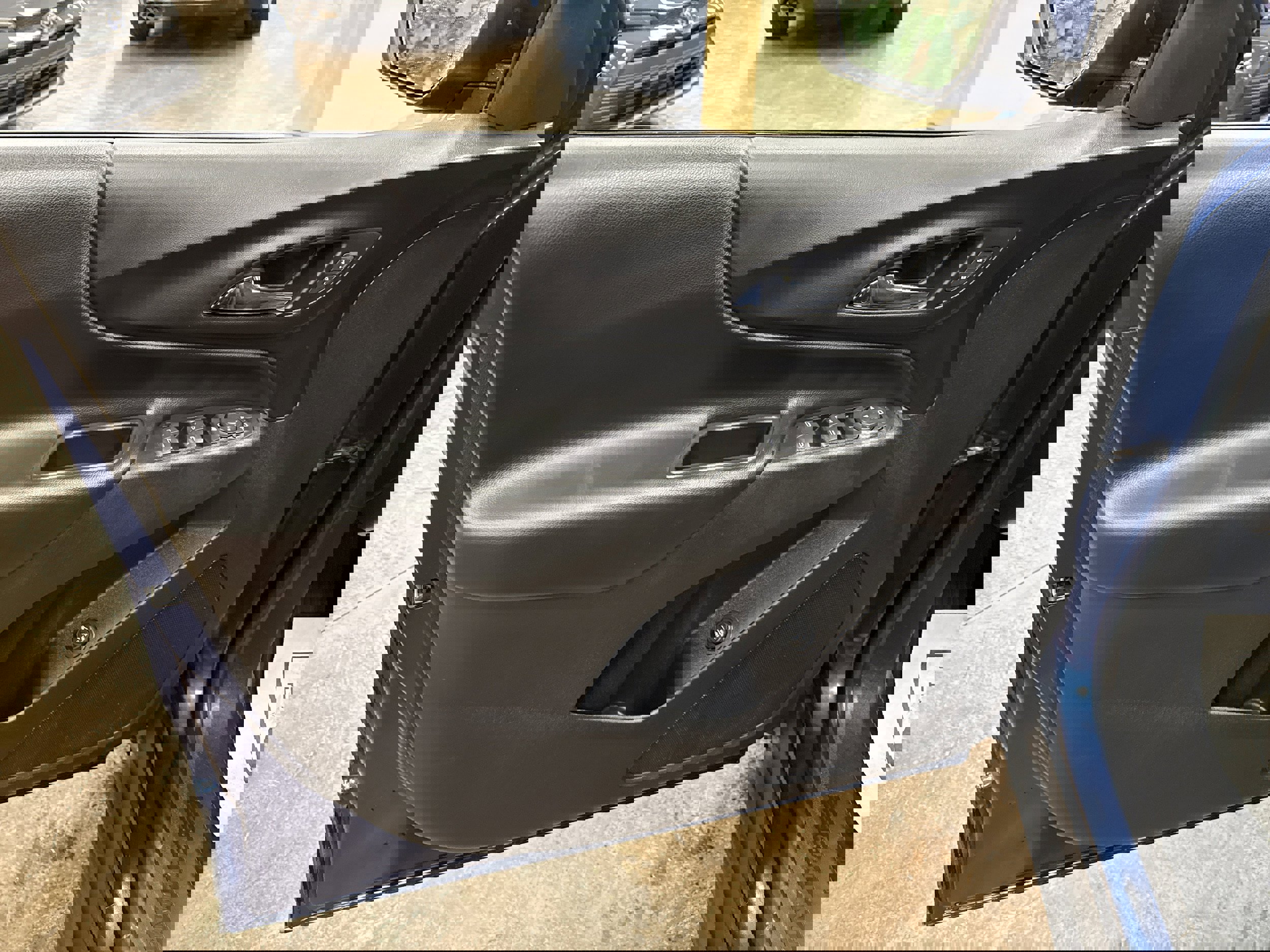 Used 2019 Chevrolet Equinox LT w/ Driver Convenience Package image 33