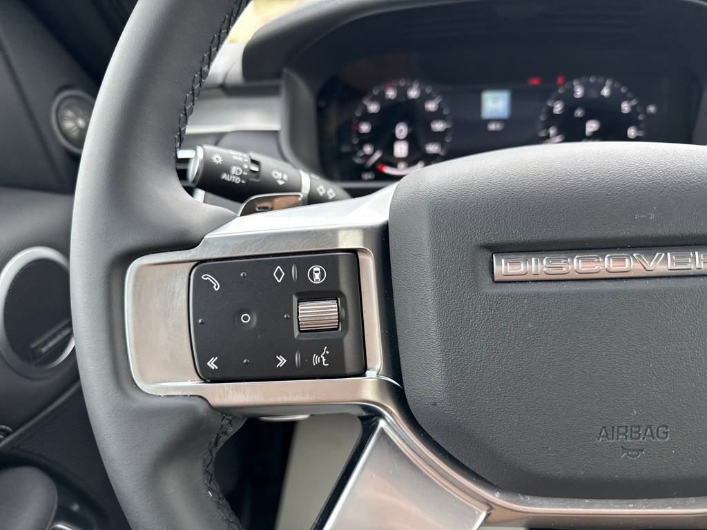 New 2024 Land Rover Discovery Dynamic SE image 20