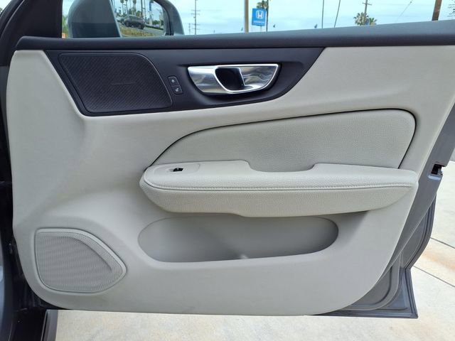 Used 2020 Volvo V60 T5 Cross Country image 29