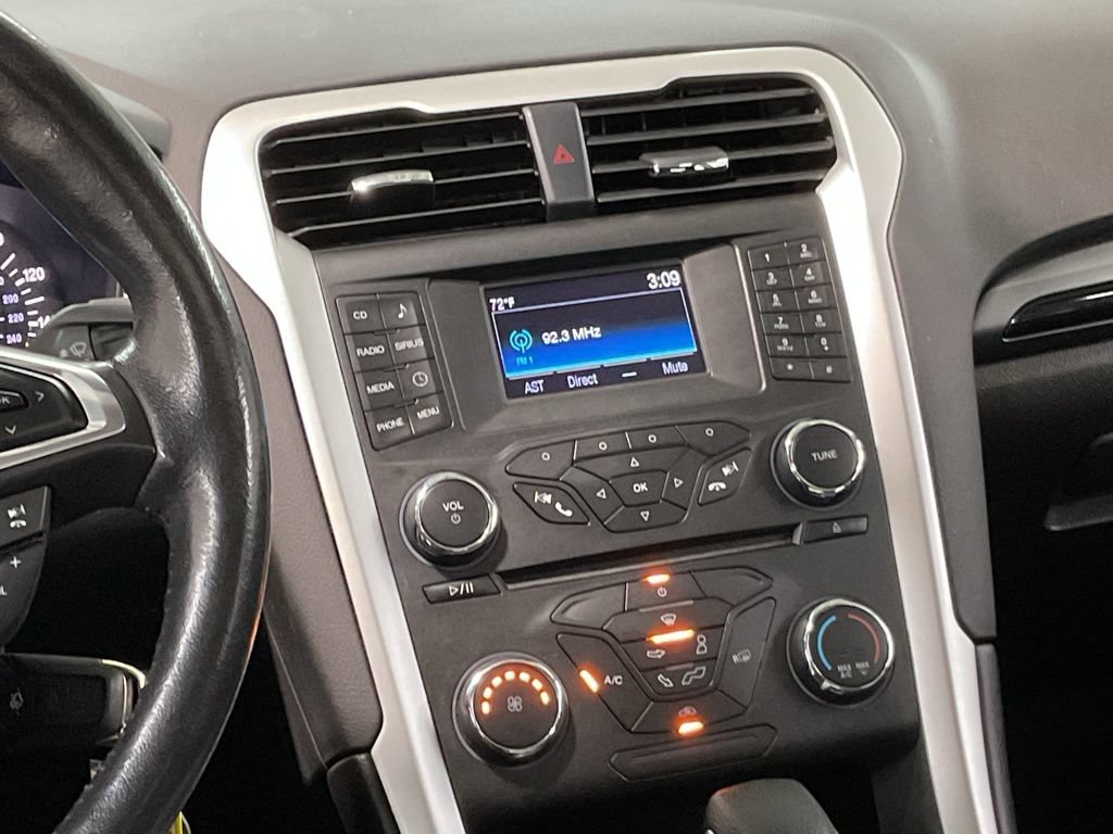 Used 2015 Ford Fusion SE w/ Equipment Group 201A FWD image 13