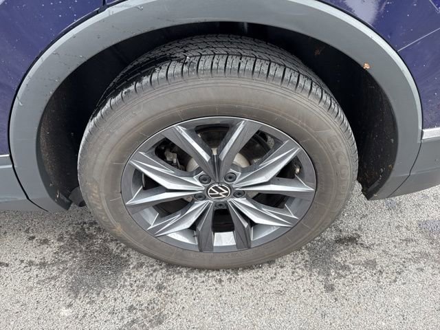 Used 2023 Volkswagen Tiguan SE w/ Panoramic Sunroof Package image 35