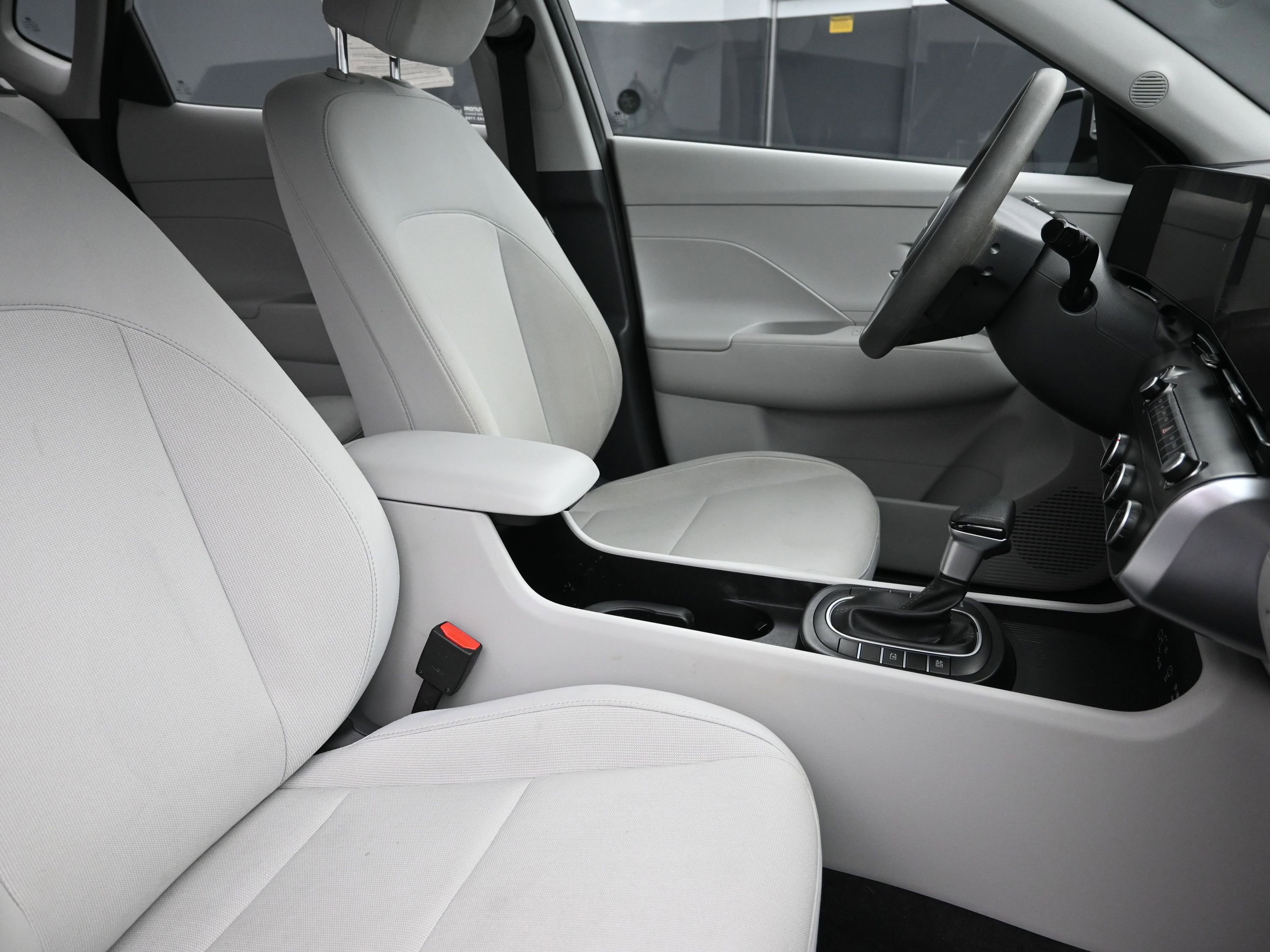 Certified 2024 Hyundai Kona SE AWD/4WD image 27