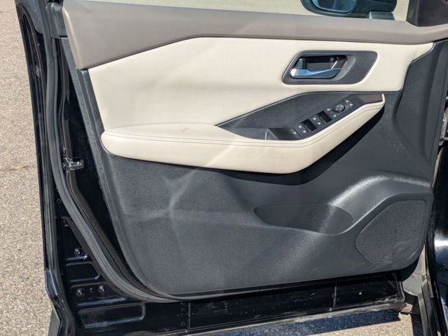 Used 2024 Nissan Rogue SV image 13