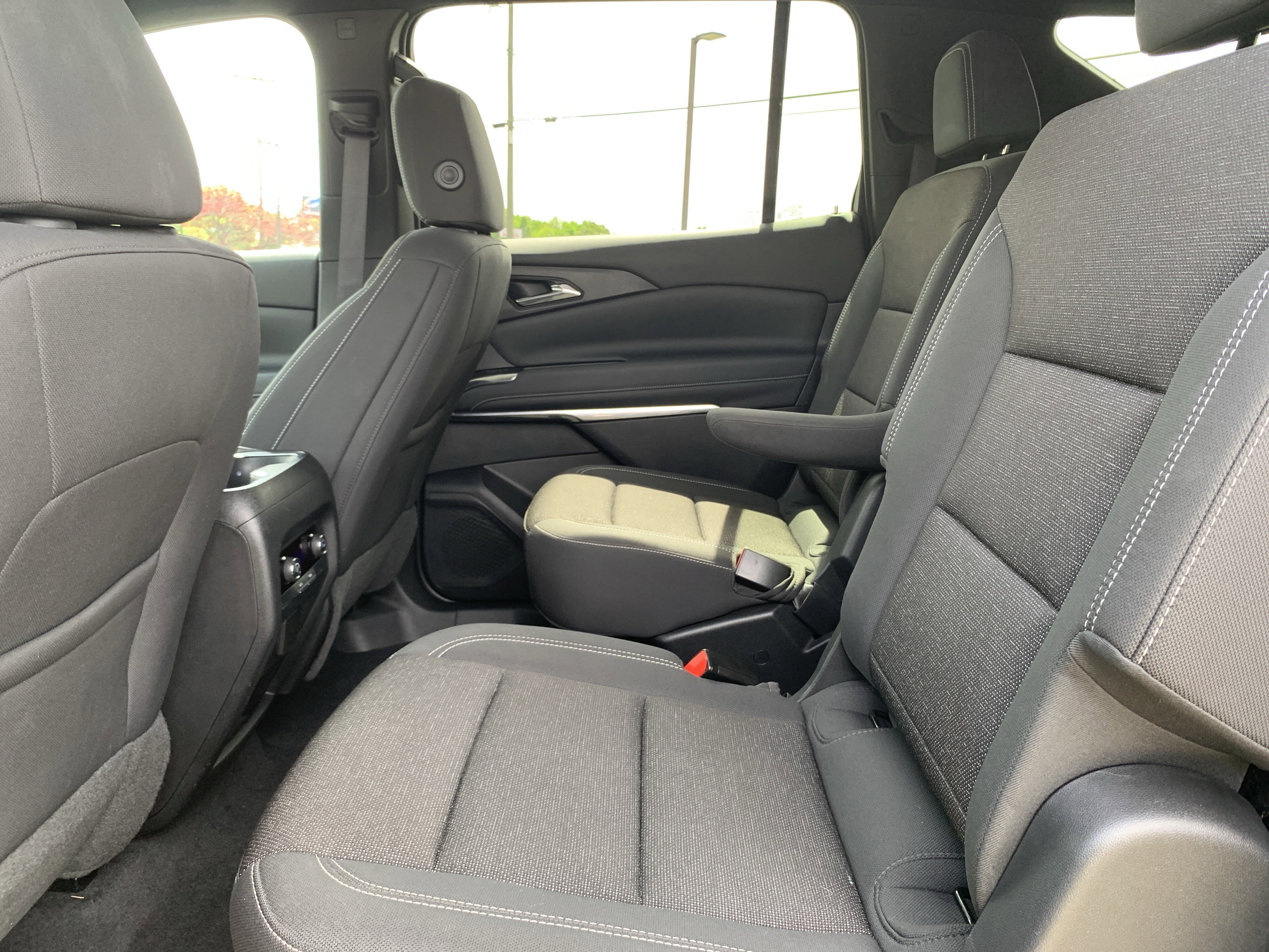 Used 2024 Chevrolet Traverse LT image 32