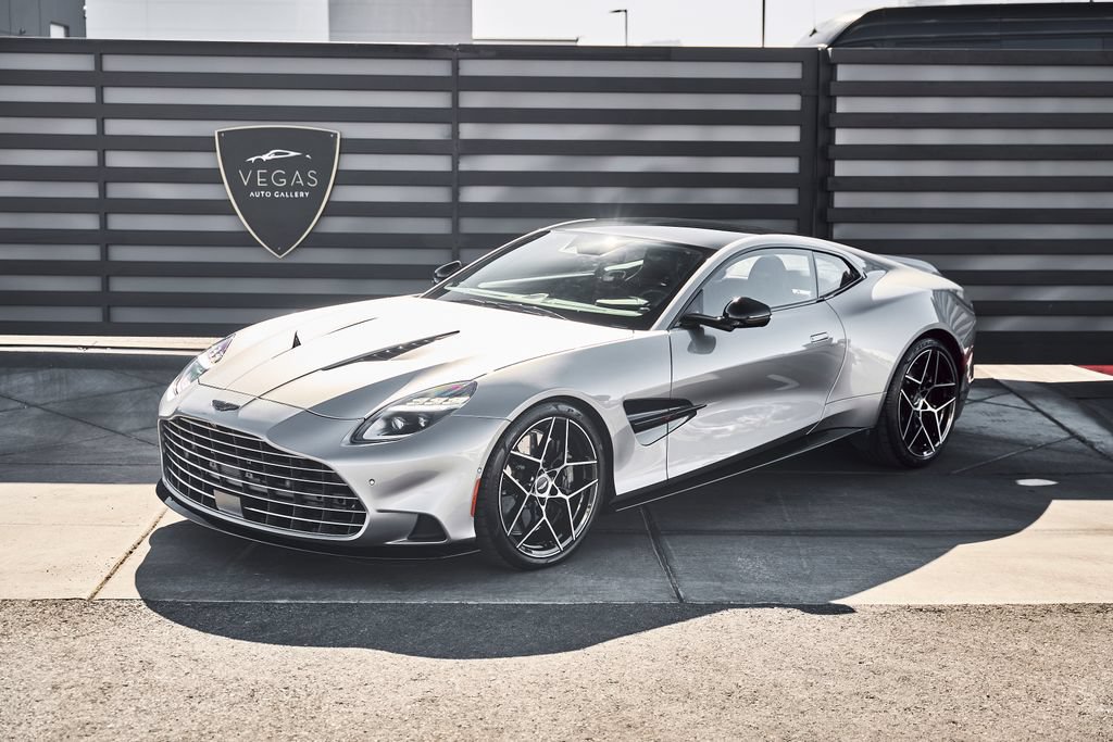 Used 2025 Aston Martin Vanquish RWD image 5