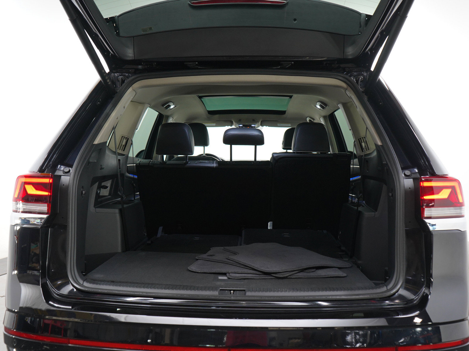 Used 2024 Volkswagen Atlas SEL Premium R-Line AWD/4WD image 19