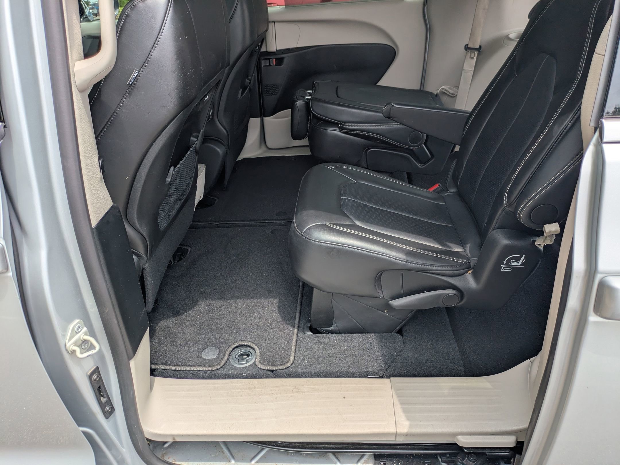 Used 2024 Chrysler Pacifica Touring-L FWD image 23