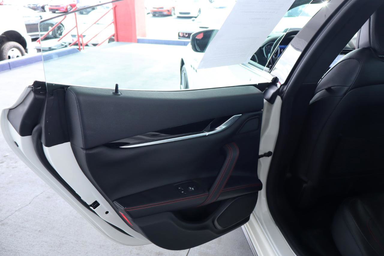 Used 2017 Maserati Ghibli S image 31