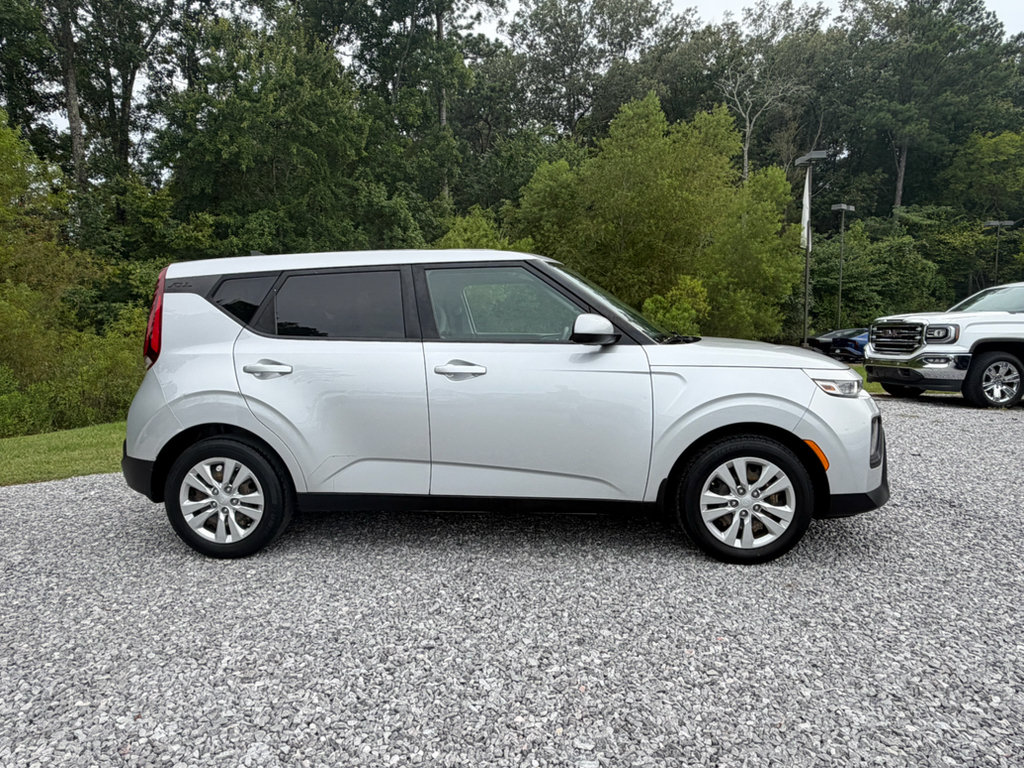 Used 2021 Kia Soul LX FWD image 4