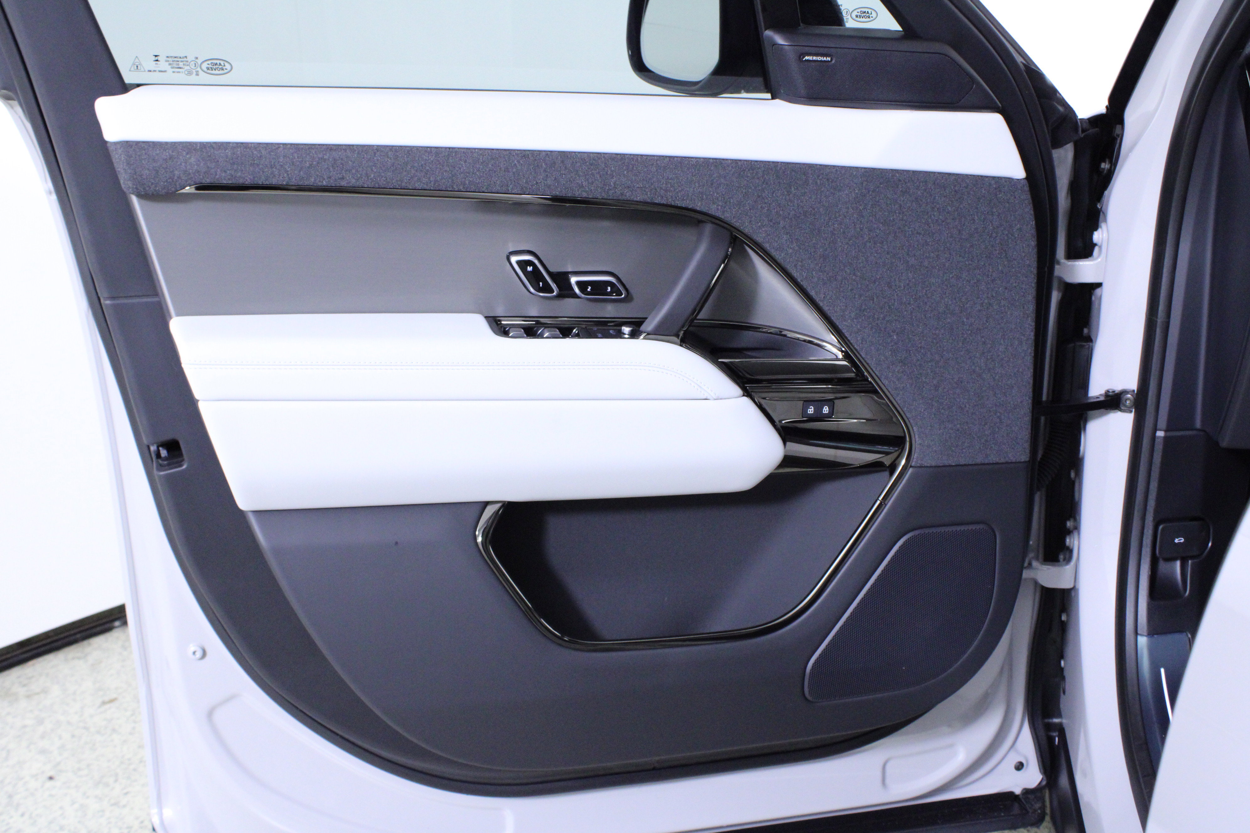 New 2026 Land Rover Range Rover Sport SE image 15