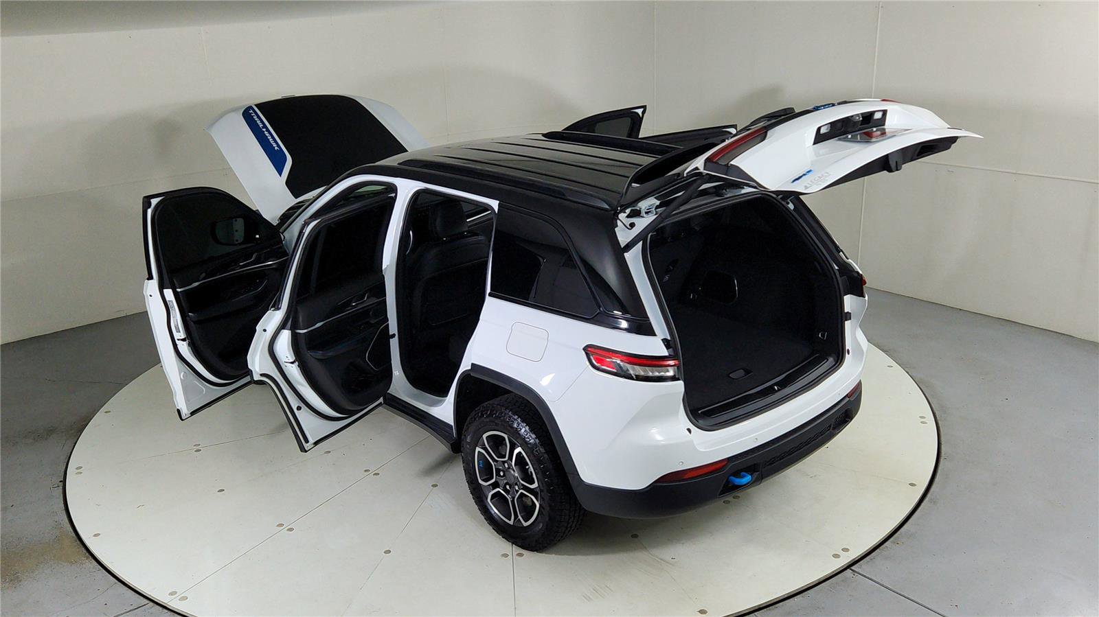 Used 2024 Jeep Grand Cherokee Trailhawk w/ Luxury Tech Group III image 52