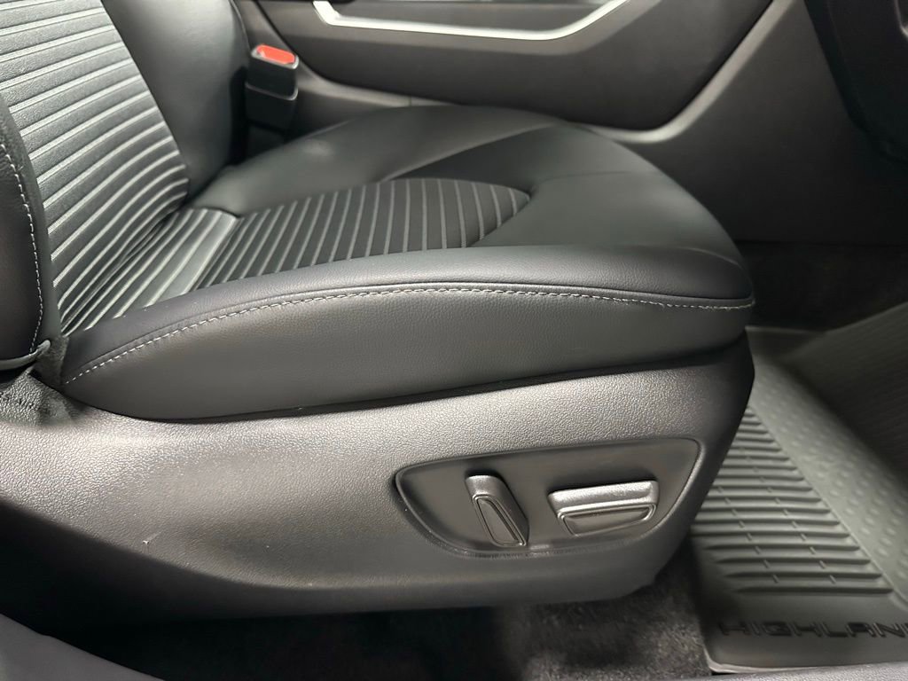 Used 2025 Toyota Highlander XSE AWD/4WD image 65