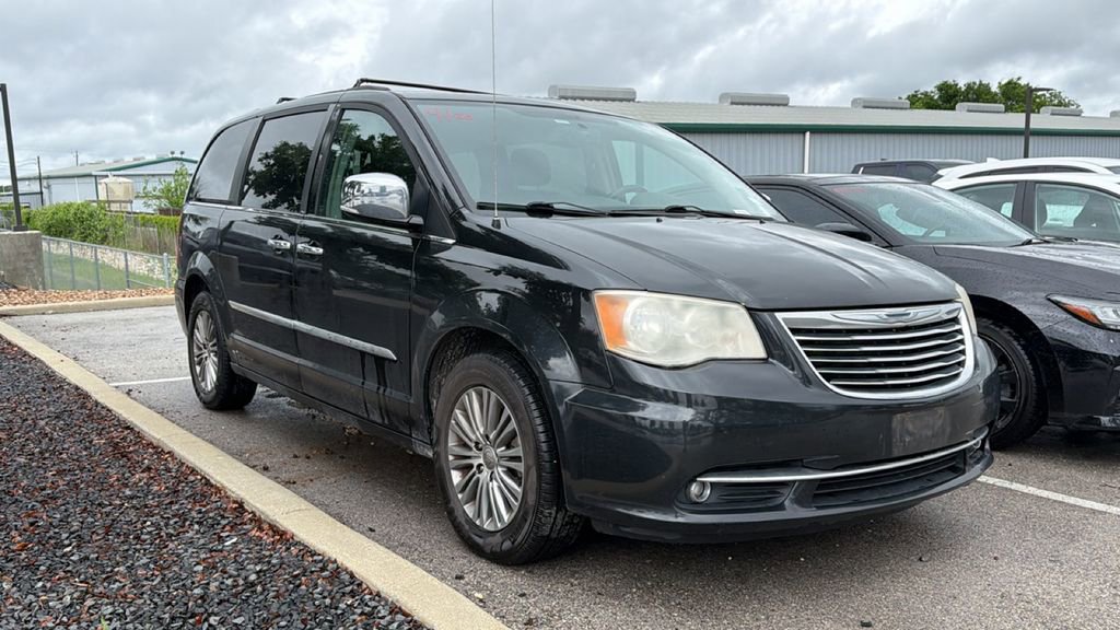 Used 2014 Chrysler Town & Country Touring-L w/ Driver Convenience Group FWD image 3