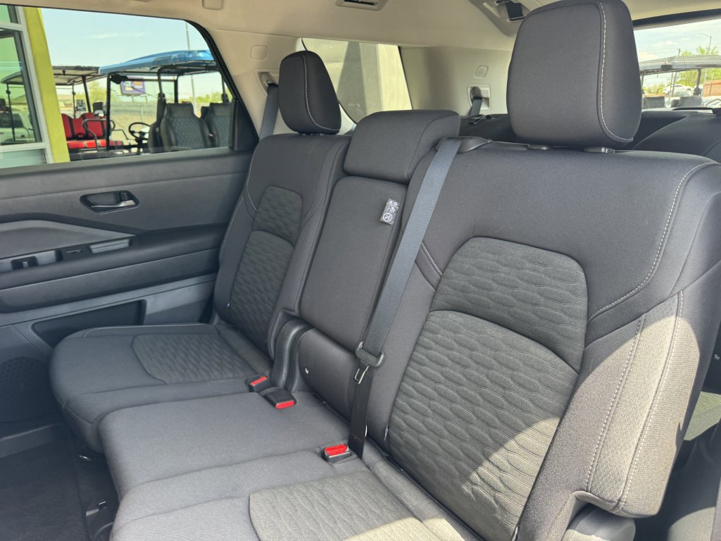 Used 2024 Nissan Pathfinder SV w/ Lighting Package (N92) FWD image 34