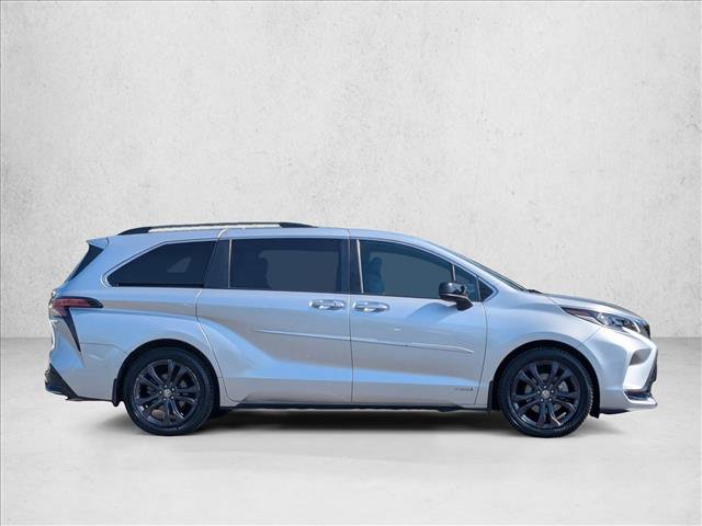 Used 2021 Toyota Sienna XSE w/ XSE Plus Package FWD image 4