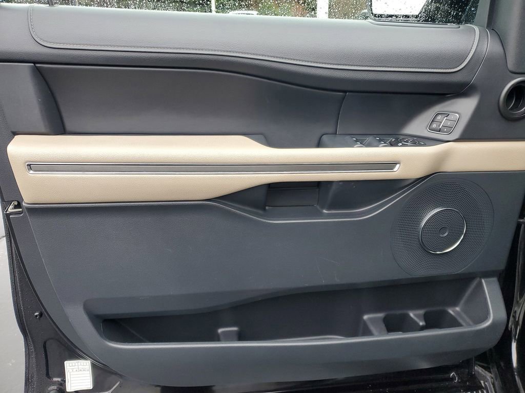 Used 2023 Ford Expedition Max XLT image 26