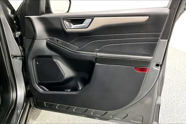 Used 2022 Ford Escape SEL w/ Equipment Group 302A AWD/4WD image 37