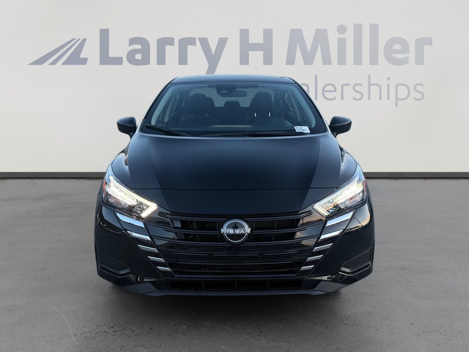 Used 2025 Nissan Versa S FWD image 8