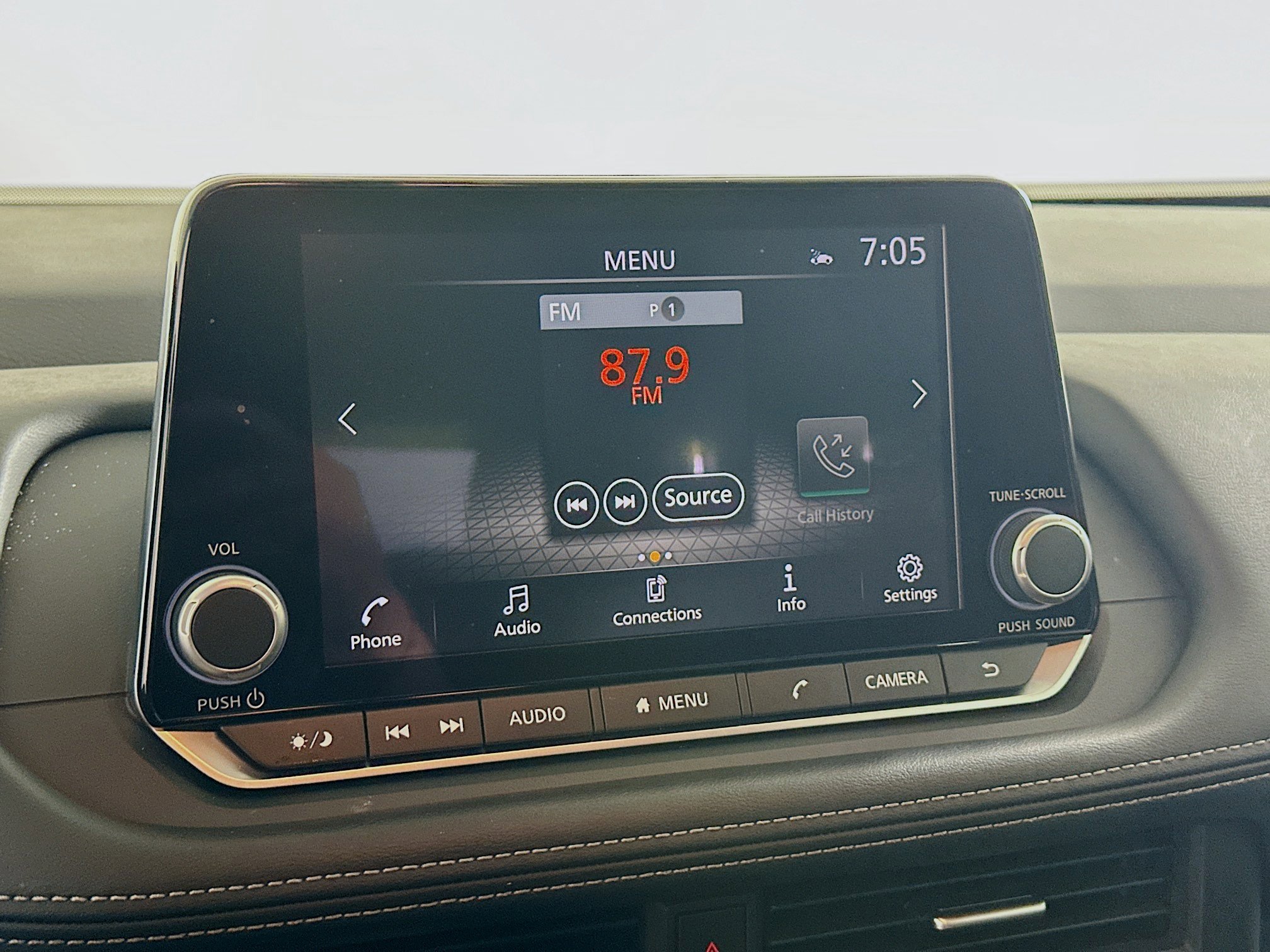 Used 2025 Nissan Rogue SV image 21