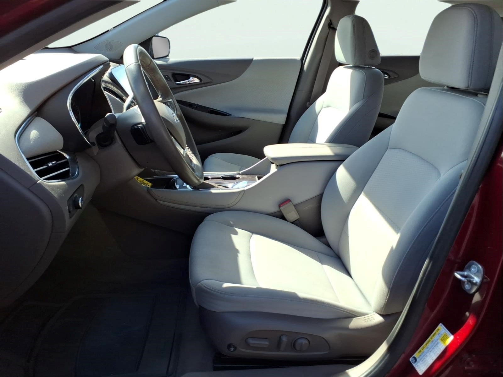 Used 2017 Chevrolet Malibu LT FWD image 11