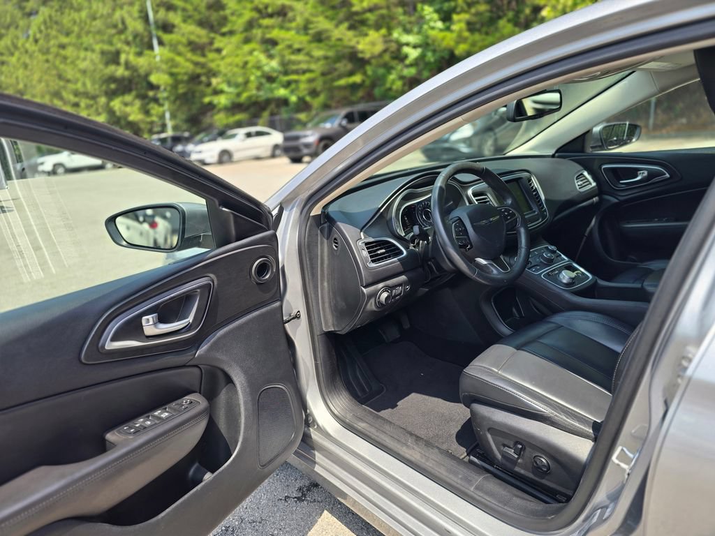 Used 2017 Chrysler 200 Limited Platinum FWD image 8