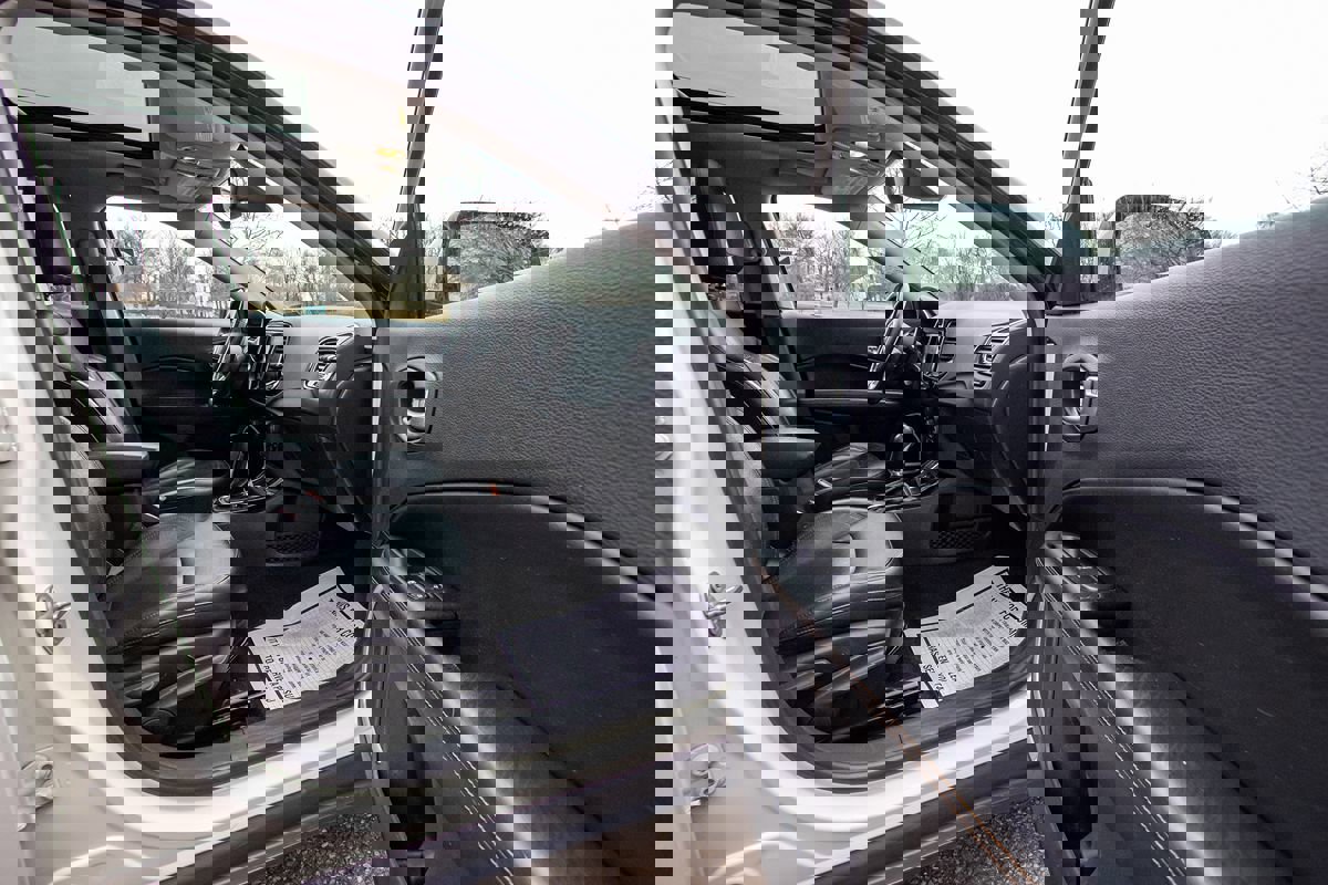 Used 2018 Jeep Compass Limited w/ Navigation Group image 18