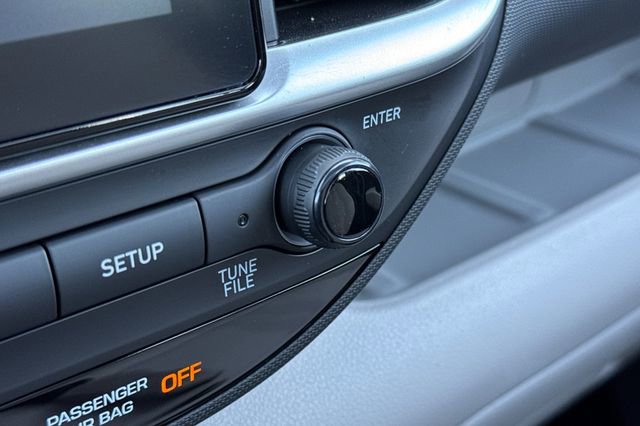 Used 2025 Hyundai Venue SEL FWD image 31