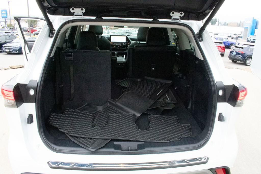 Used 2024 Toyota Highlander Limited image 29