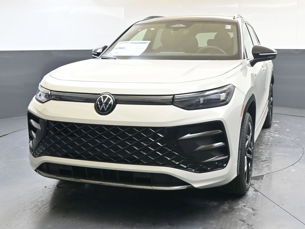 New 2026 Volkswagen Tiguan SE R-Line image 1