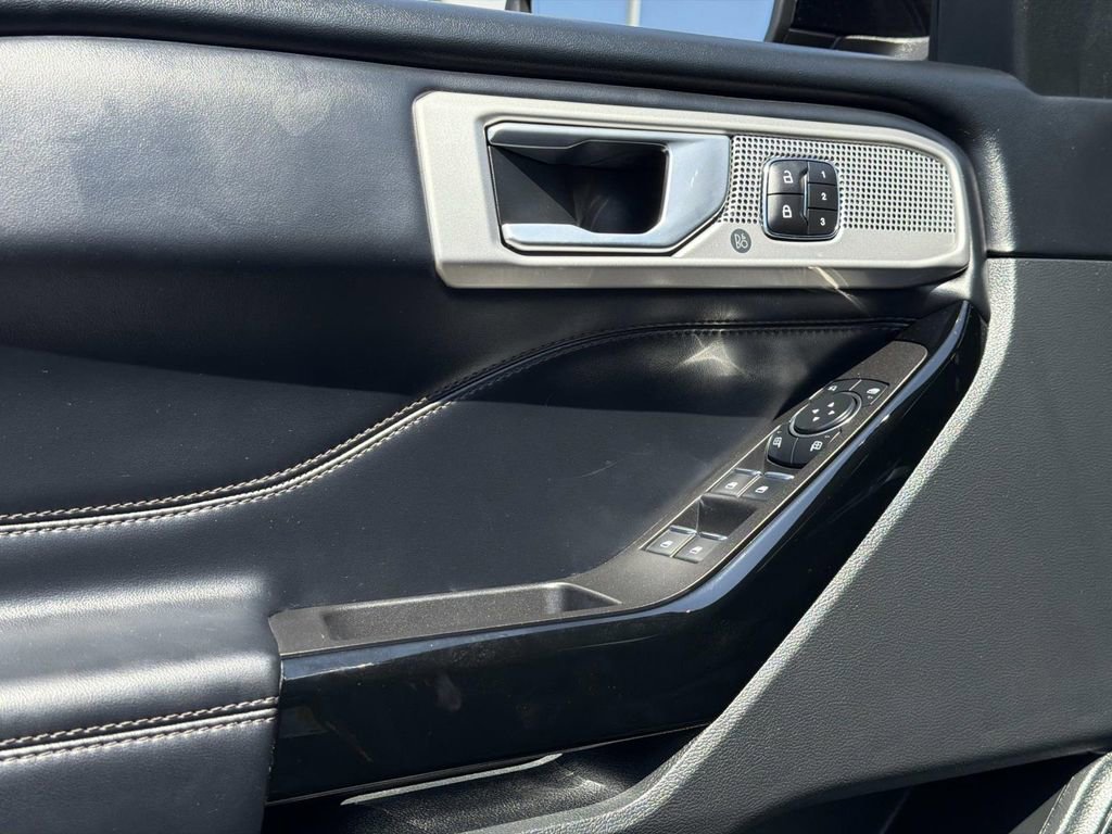 Certified 2023 Ford Explorer Platinum w/ Class IV Trailer Tow Package image 19