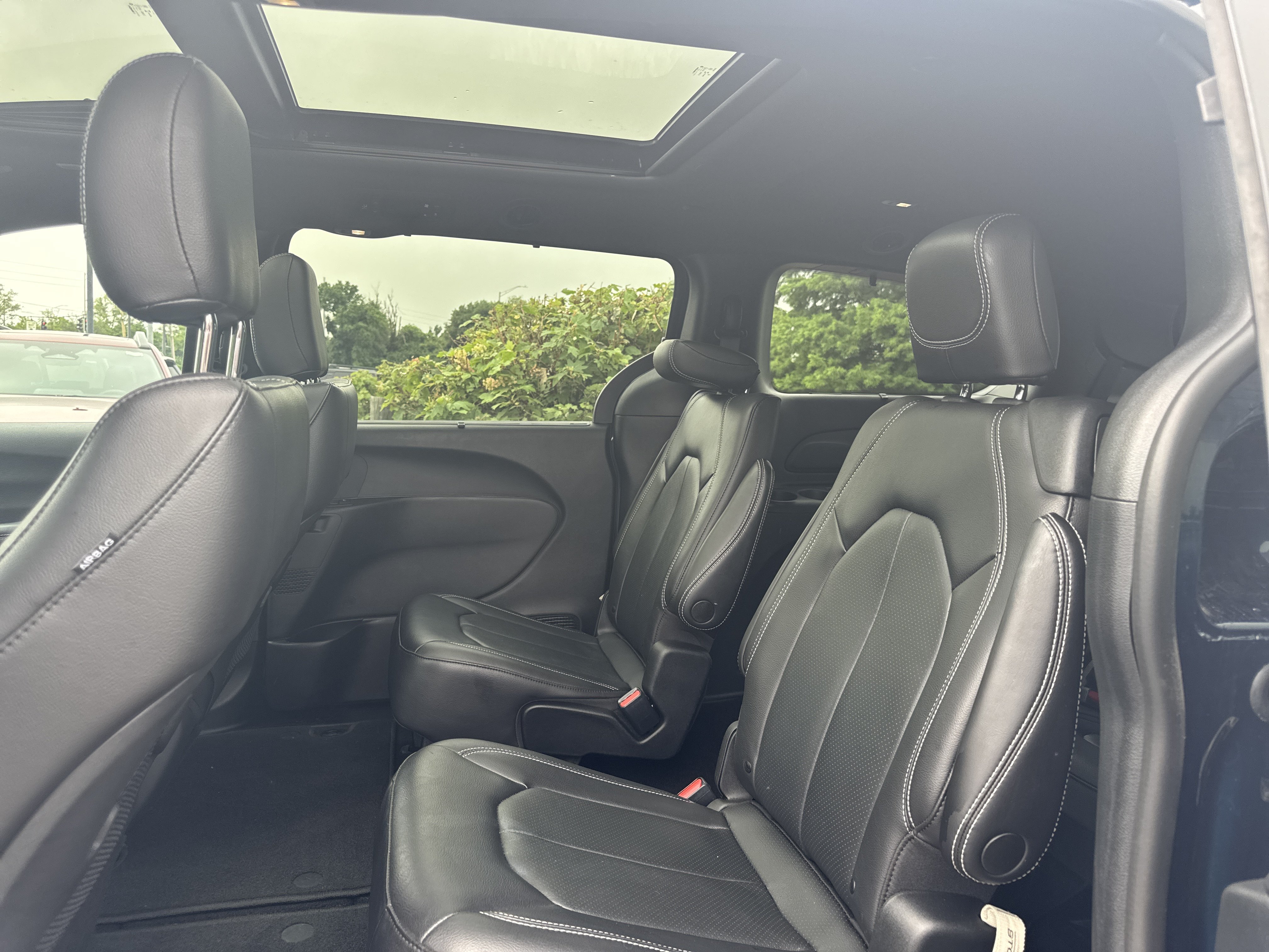 Used 2022 Chrysler Pacifica Touring-L w/ S Appearance Package AWD/4WD image 19