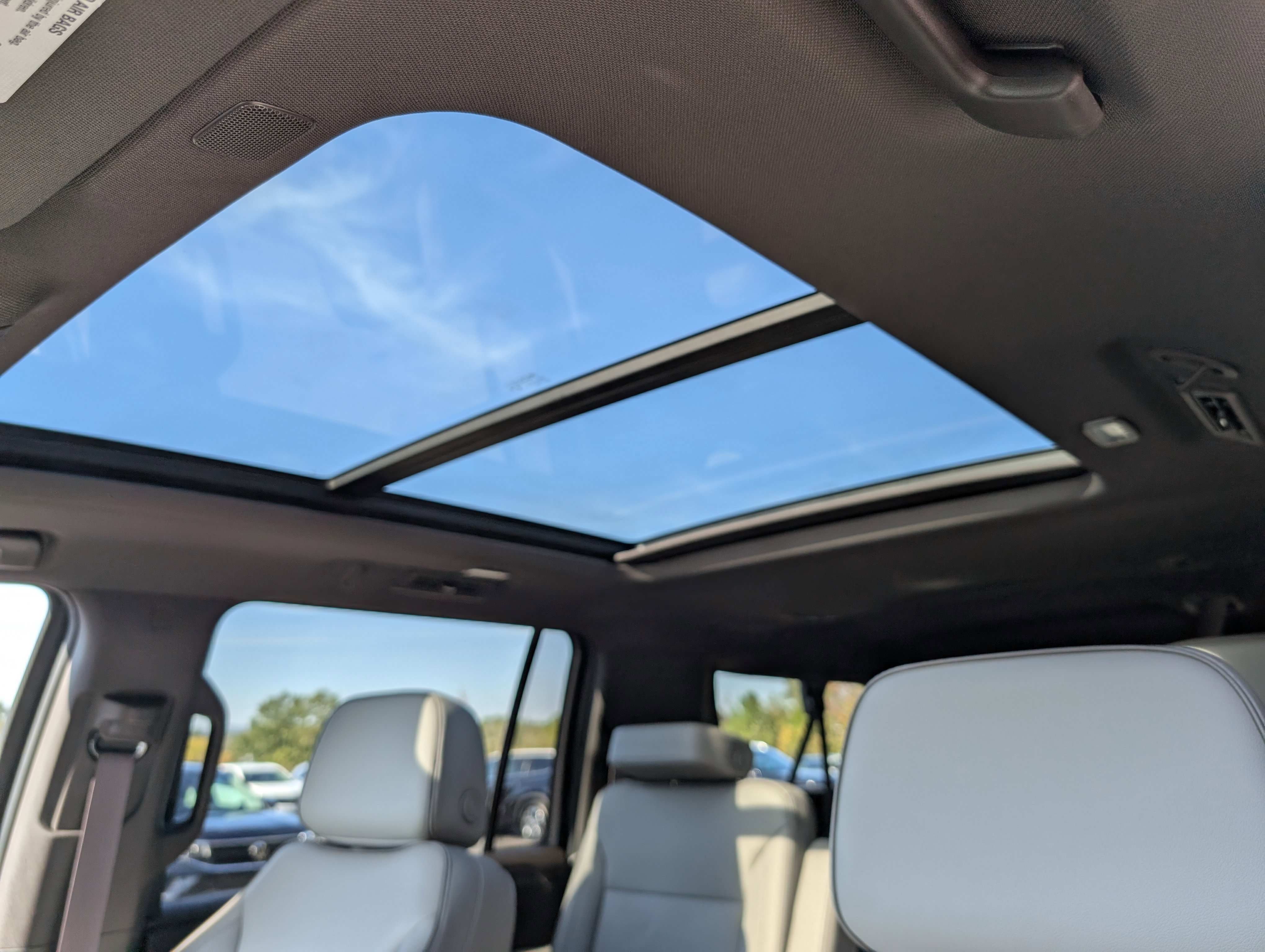 Used 2023 GMC Yukon XL SLT w/ SLT Luxury Package image 13