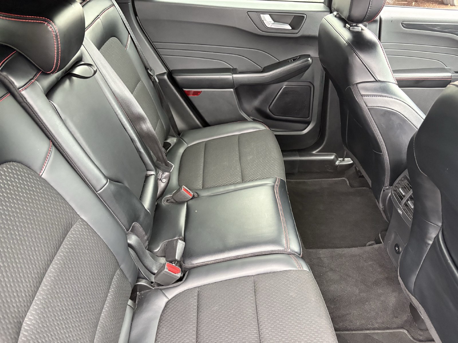 Certified 2025 Ford Escape ST-Line Select AWD/4WD image 16