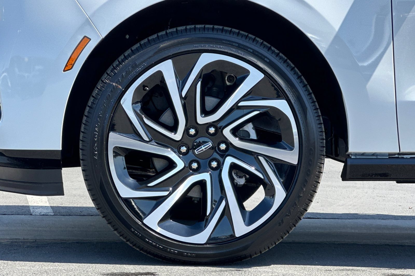 New 2026 Lincoln Navigator Reserve AWD/4WD image 26