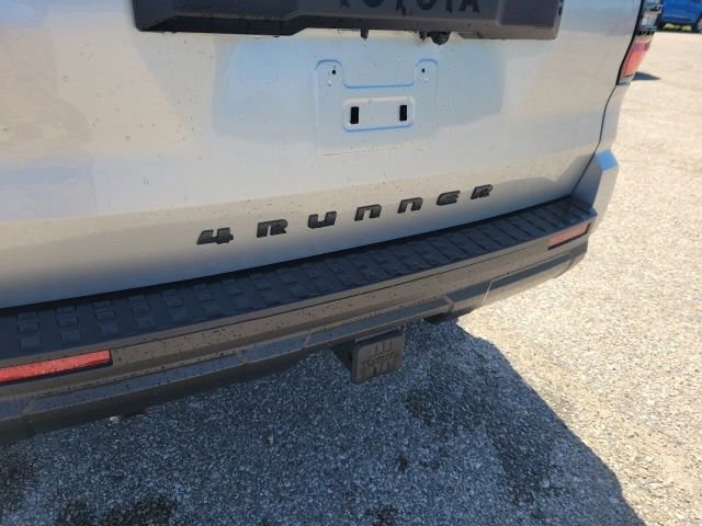 Used 2025 Toyota 4Runner SR5 AWD/4WD image 25