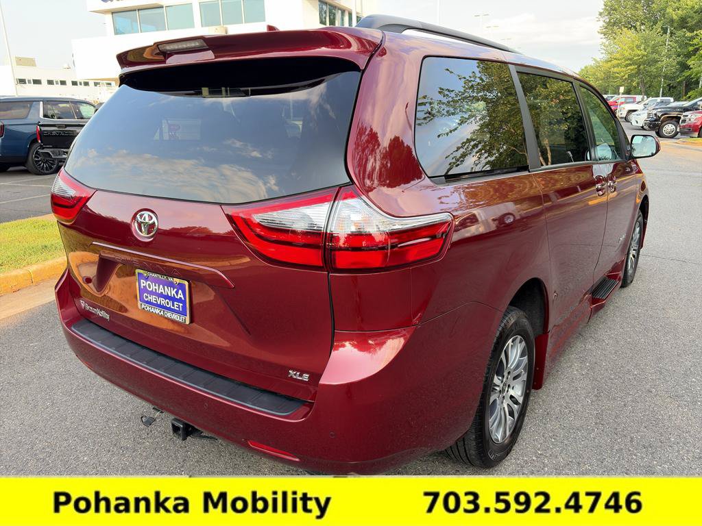 Used 2020 Toyota Sienna XLE w/ XLE Navigation Package FWD image 7