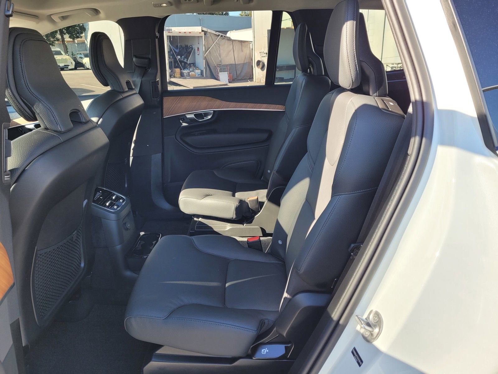 Certified 2025 Volvo XC90 T8 Plus w/ Protection Package Premier AWD/4WD image 11