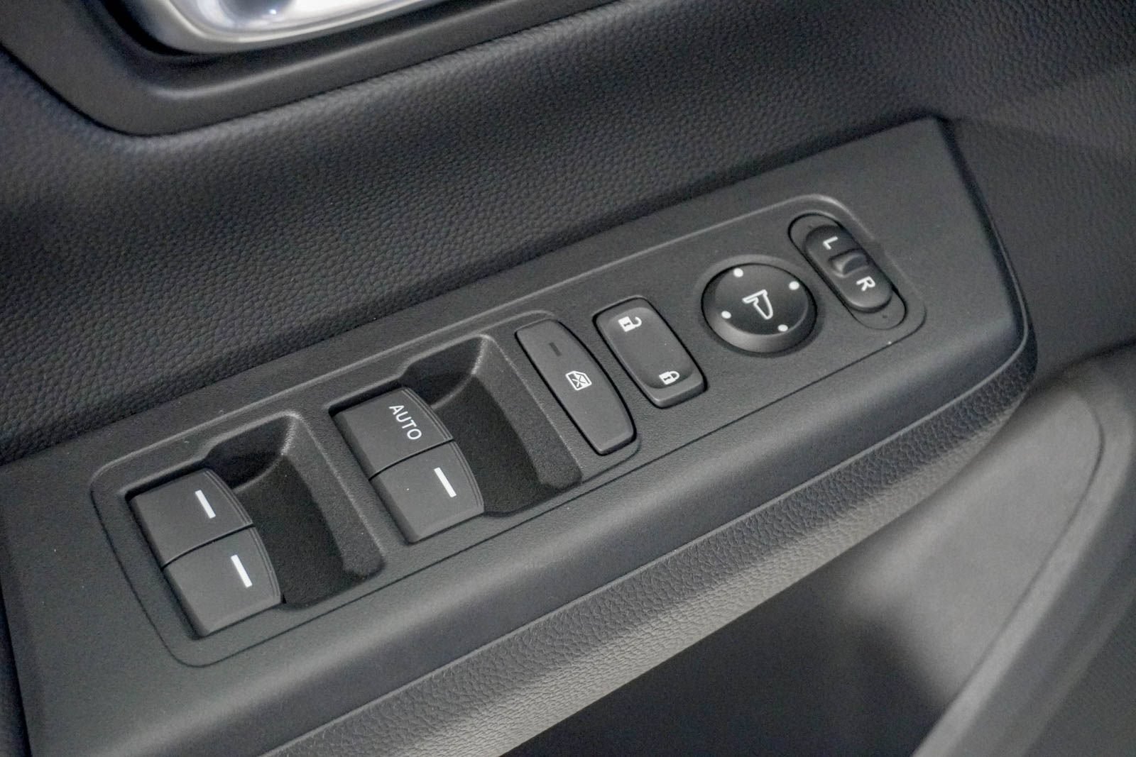 Used 2025 Honda CR-V LX image 17