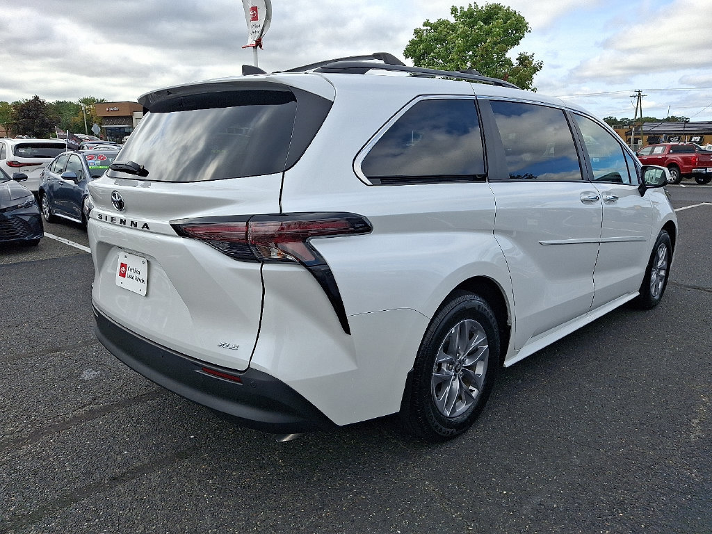 Certified 2026 Toyota Sienna XLE FWD image 6