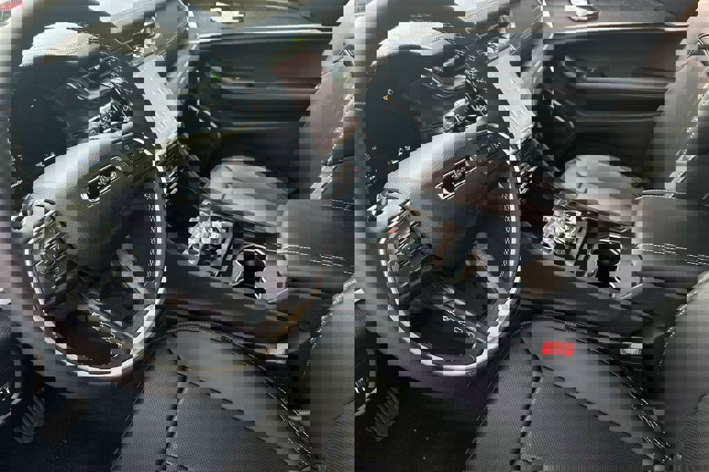 New 2025 Jeep Grand Cherokee L Limited w/ Luxury Tech Group II image 7