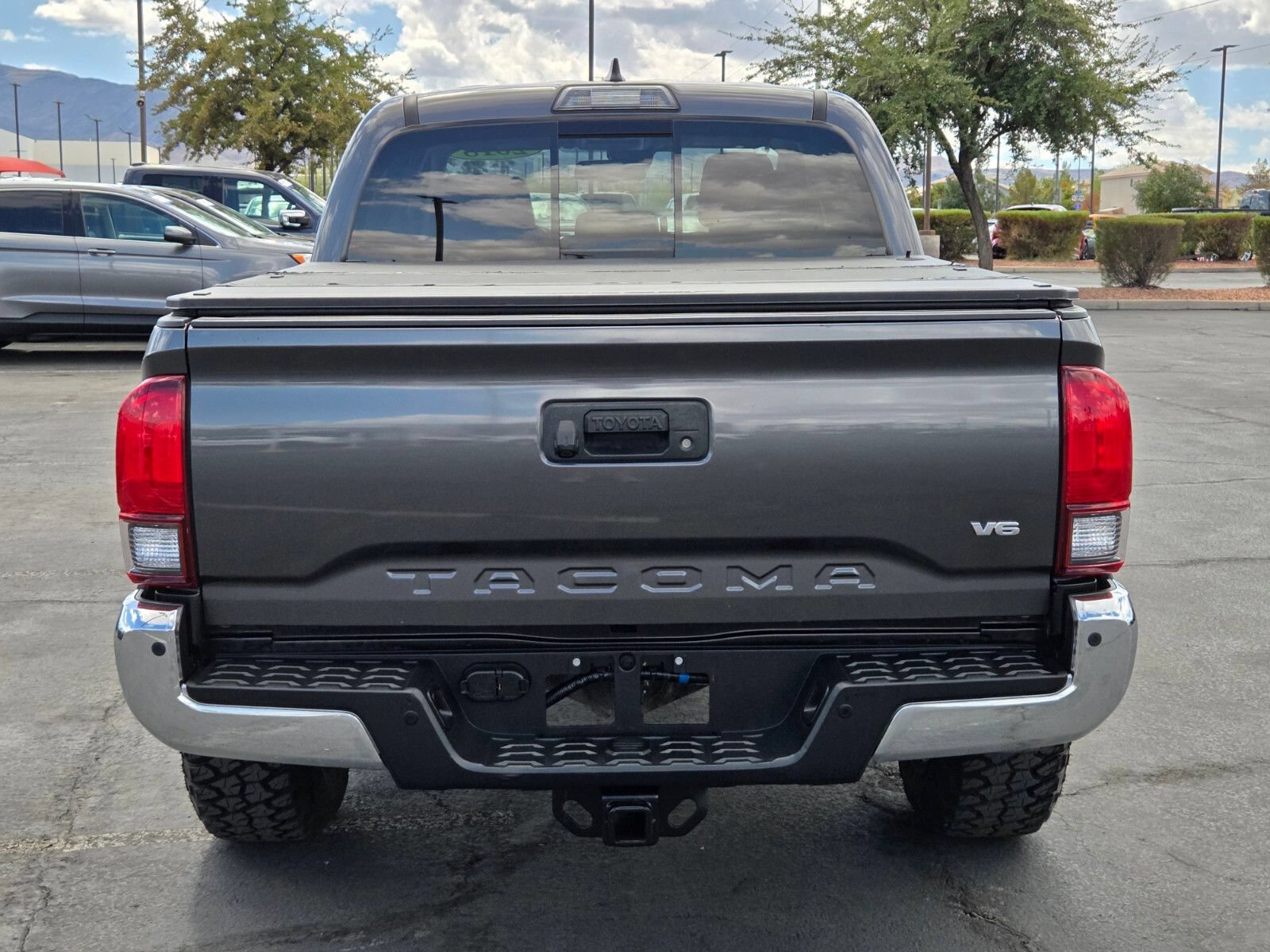 Used 2018 Toyota Tacoma SR5 RWD image 5